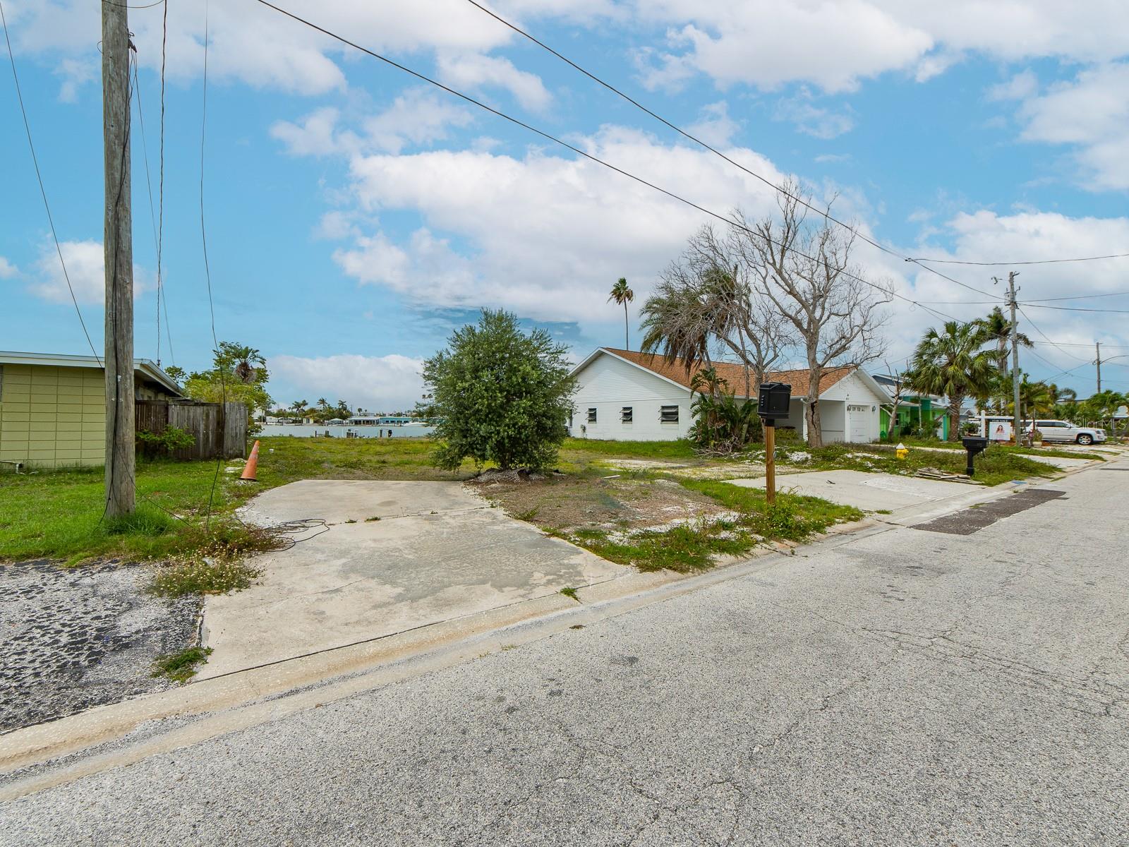 813 Bay Point Drive, FL