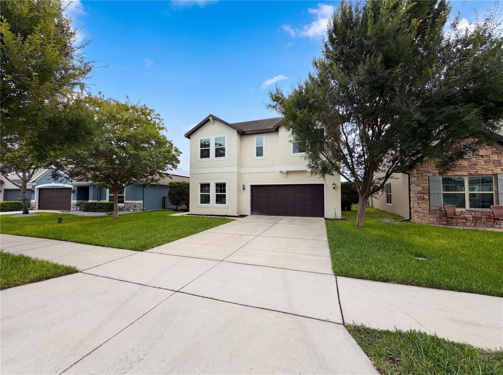811 Maple Leaf Loop, FL