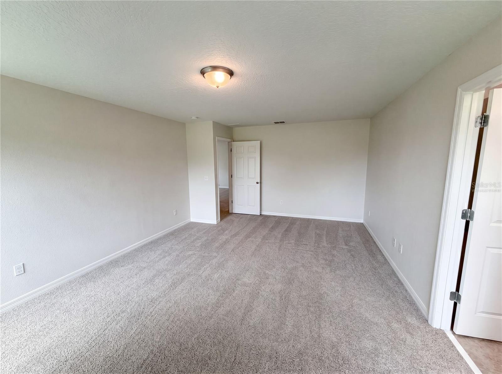 811 Maple Leaf Loop, FL