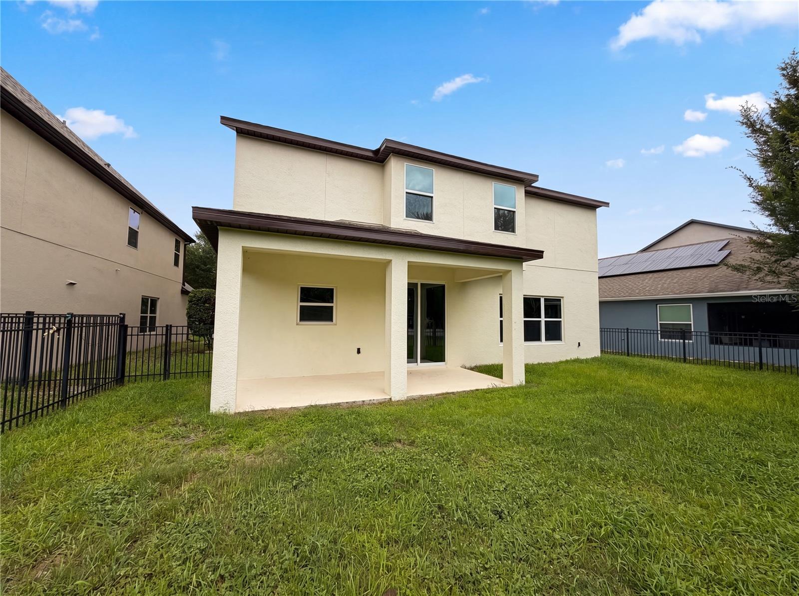 811 Maple Leaf Loop, FL