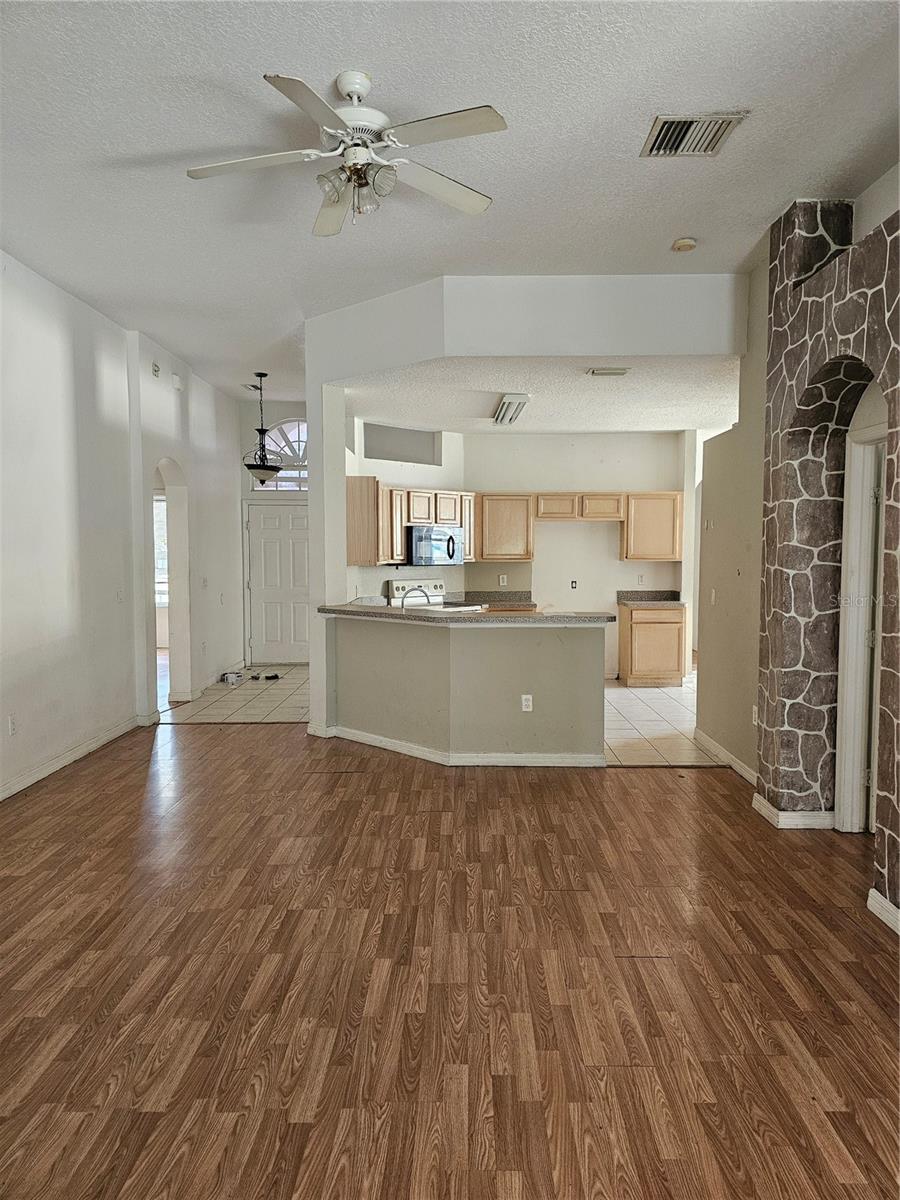 704 Eola Way, FL