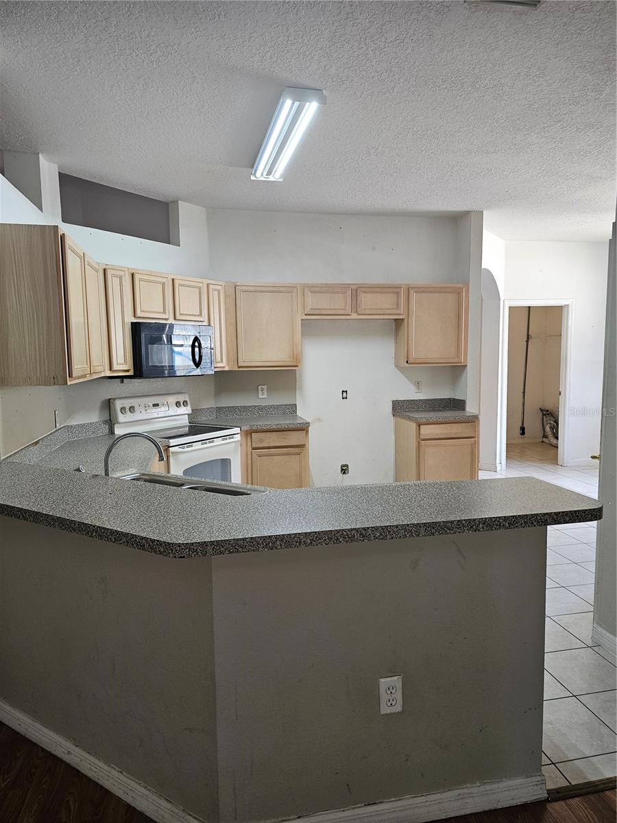 704 Eola Way, FL