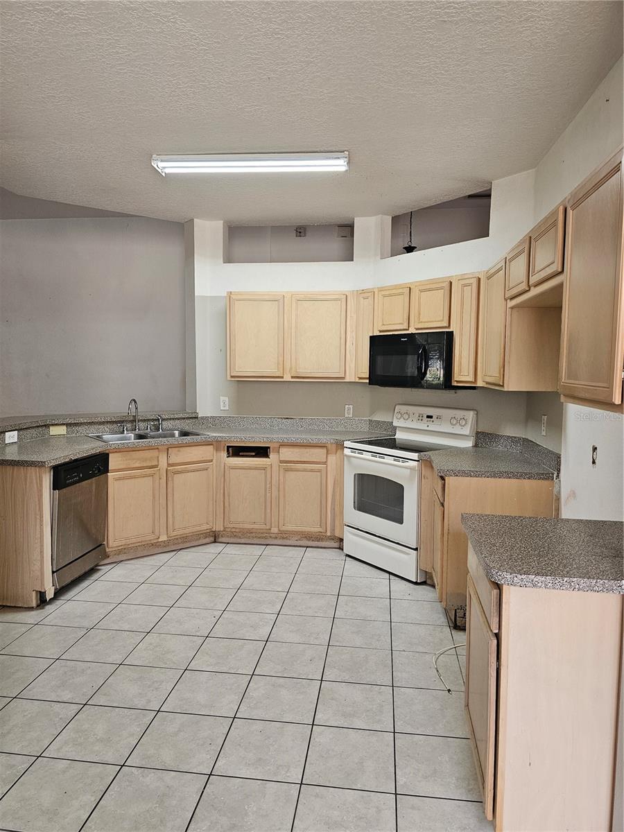 704 Eola Way, FL