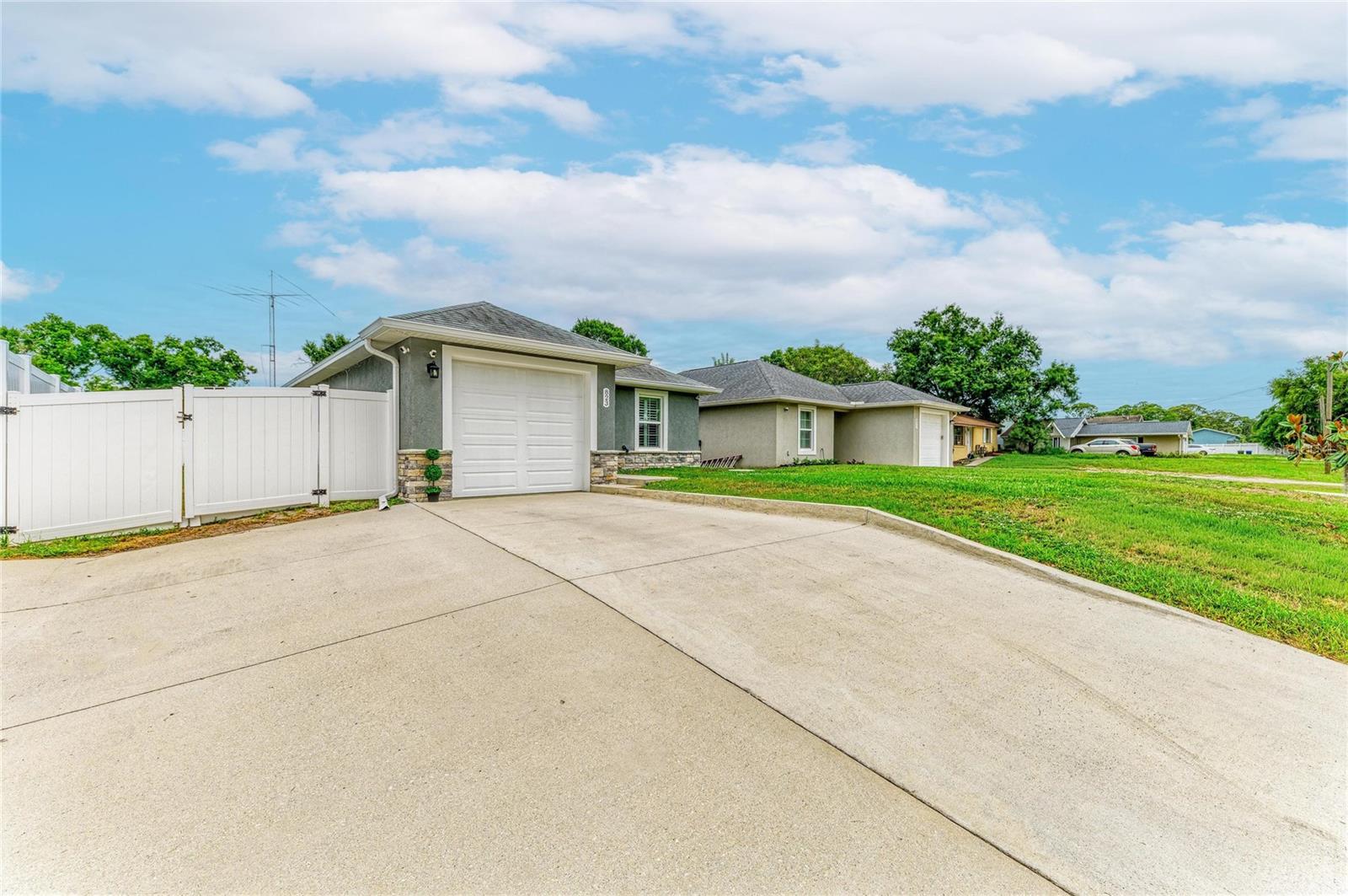 823 Bacon Avenue, FL