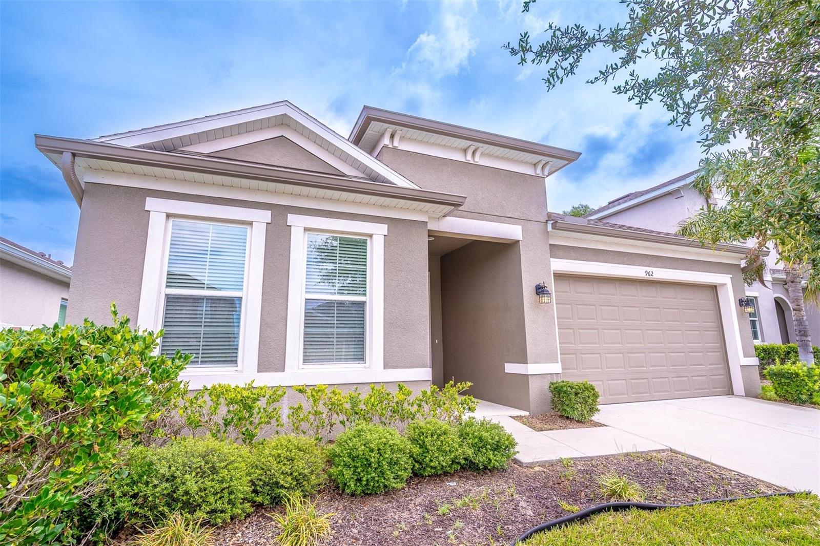962 Grand Hilltop Drive, FL
