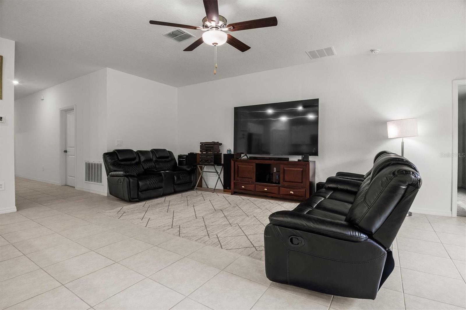1856 Red Loop, FL