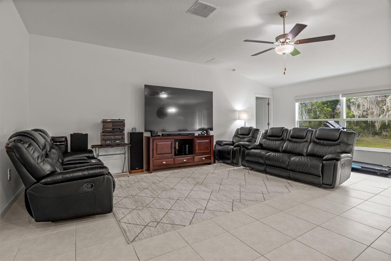 1856 Red Loop, FL
