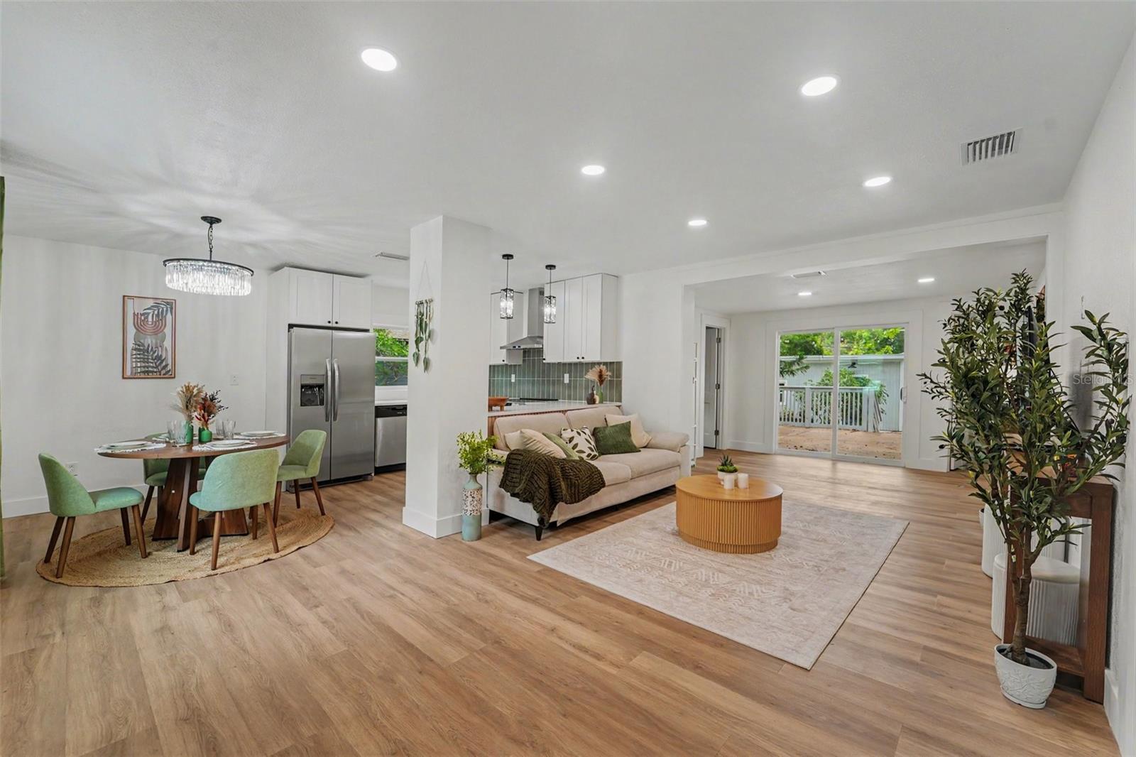 903 Cayuga Street, FL