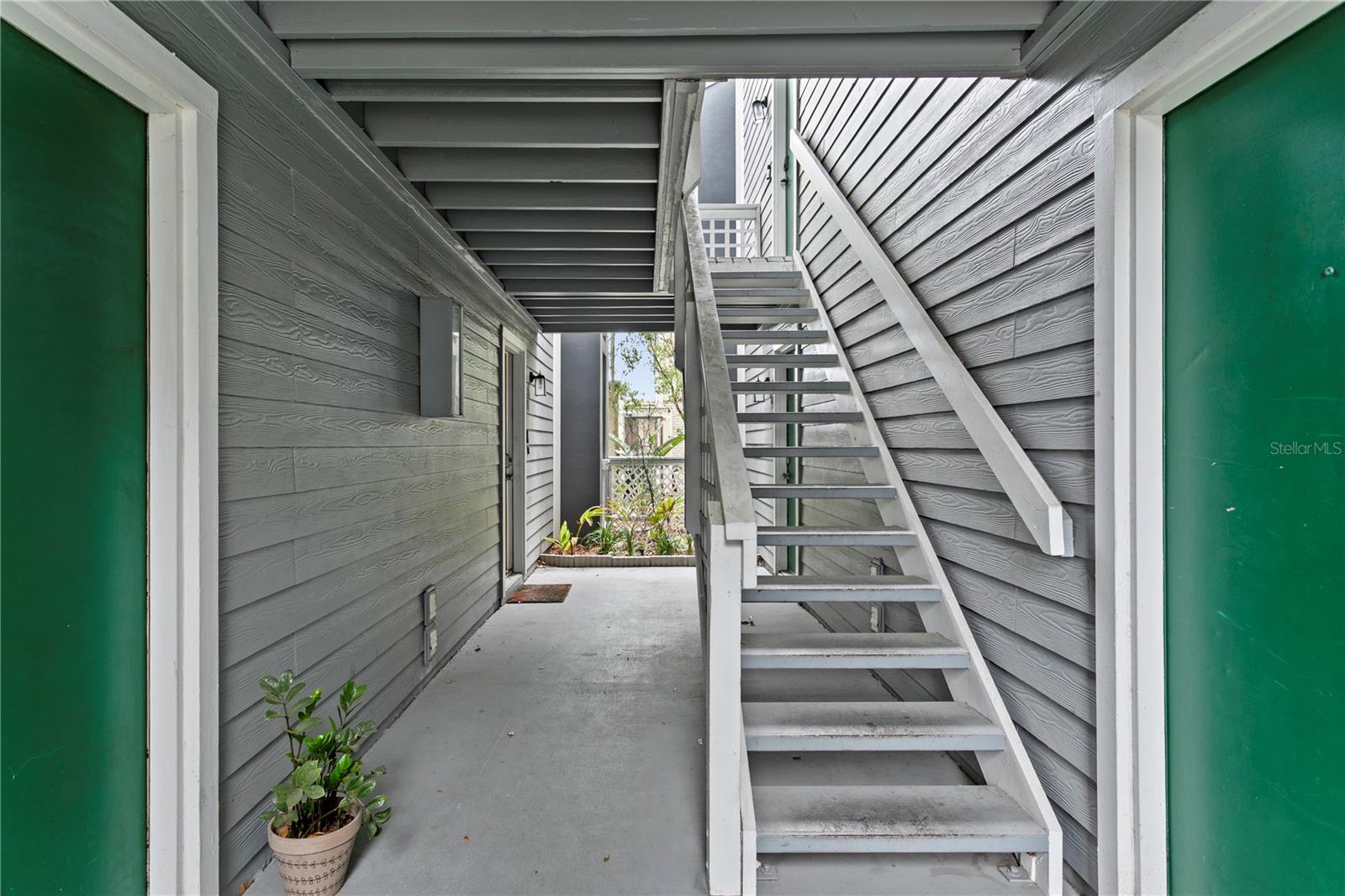 606 Albany Avenue, FL