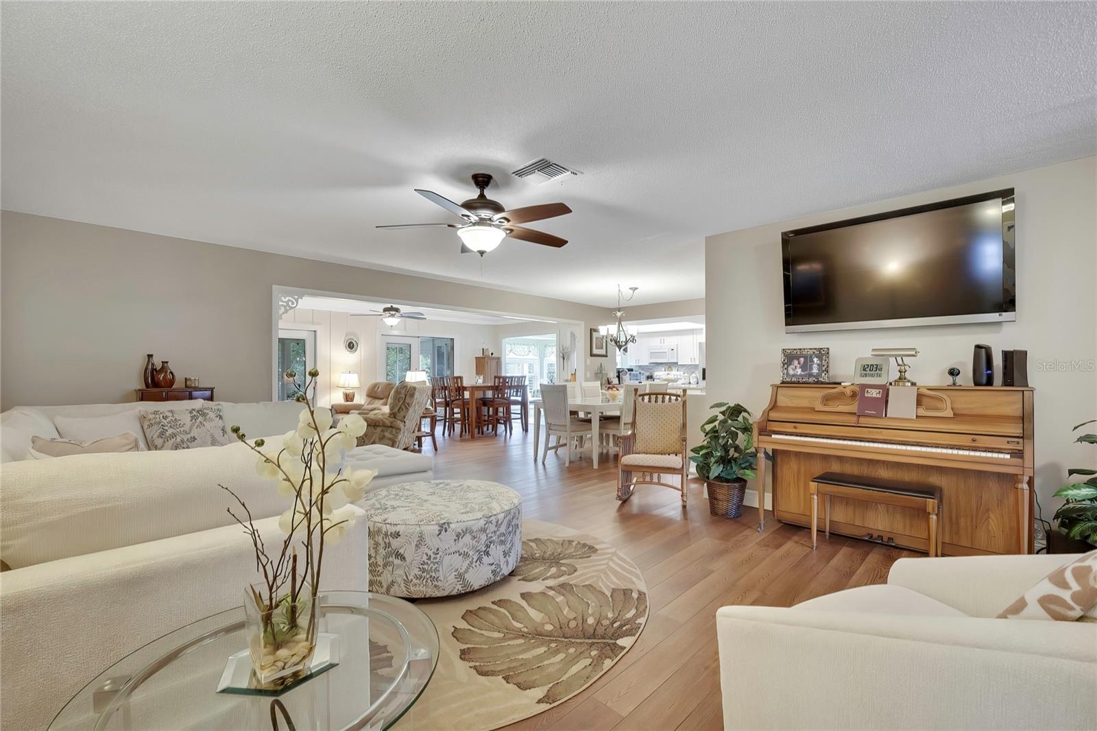 7052 Sparkling Creek Court, FL