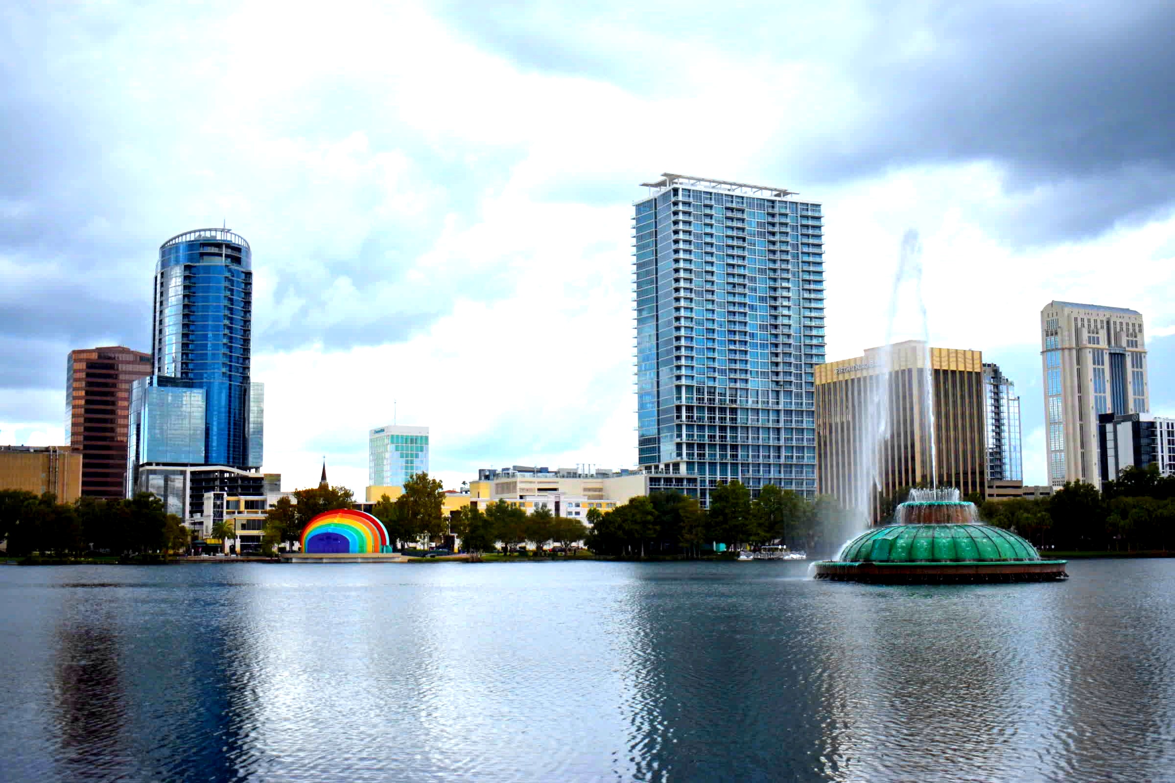 Lake Eola and Orlando downtown skyline