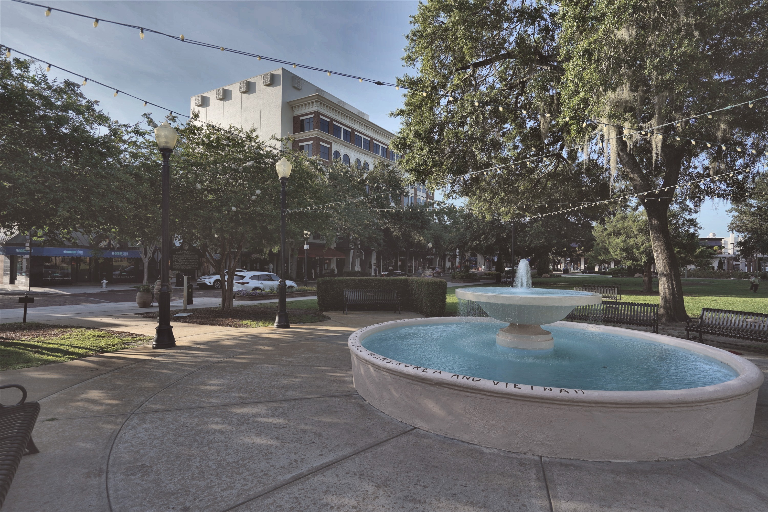 Interlachen District - Large-lot estates in the prestigious neighborhood