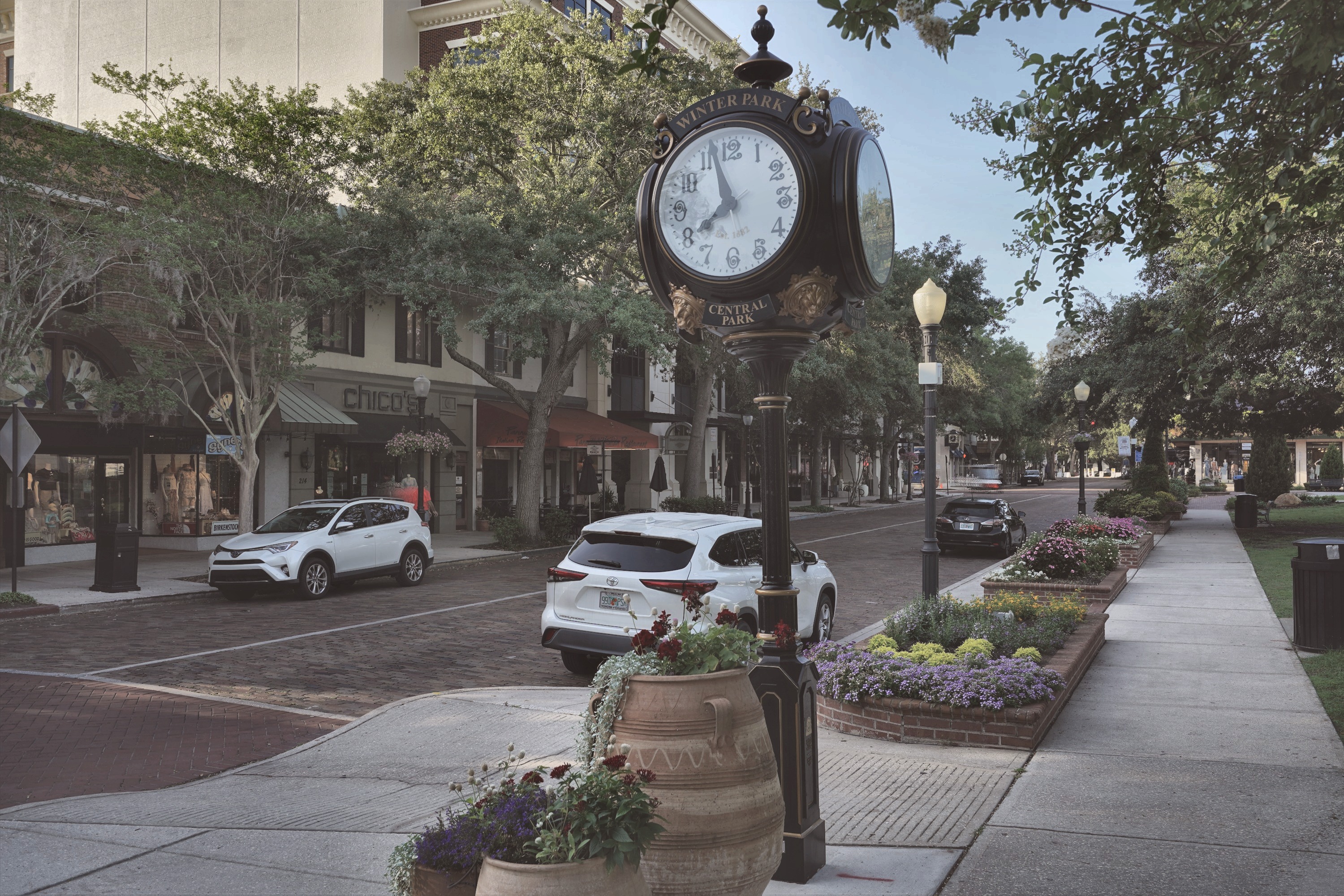 Lakefront Living - Waterfront estates and the Winter Park Chain of Lakes system